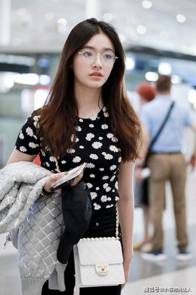 身材 23岁的林允顶着“星女郎”标签一出道即巅峰!