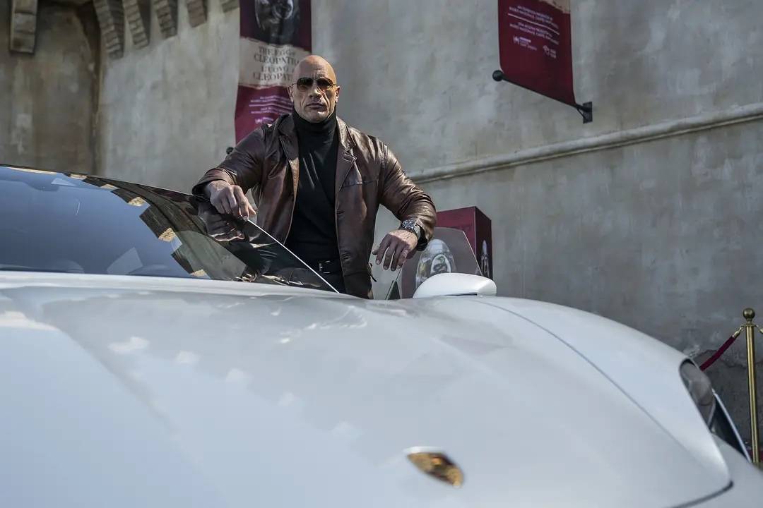 柠檬精|柠檬精影视：网飞年度最强阵容《红色通缉令》