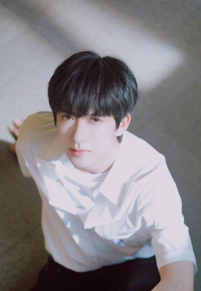 私生被時代少年團賀峻霖當面潑水後 發文辱罵言辭十分激烈 馬嘉祺 熱點訊息網