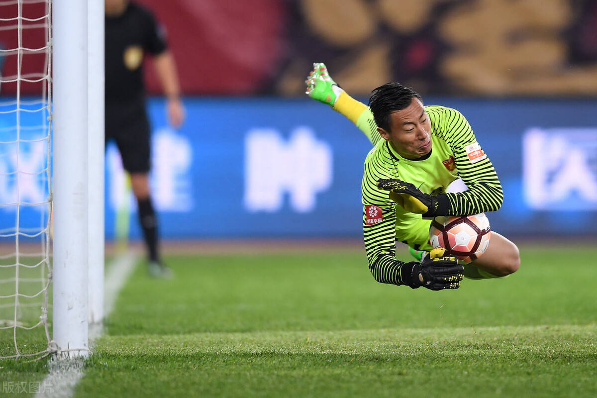 李铁昔日爱徒火了,高谈阔论甩锅球迷和媒体!