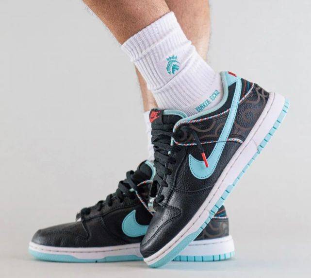 Nike 鞋上带剃刀？耐克Dunk&quot;发廊&quot;限定配色提前上脚曝光，发售确认！