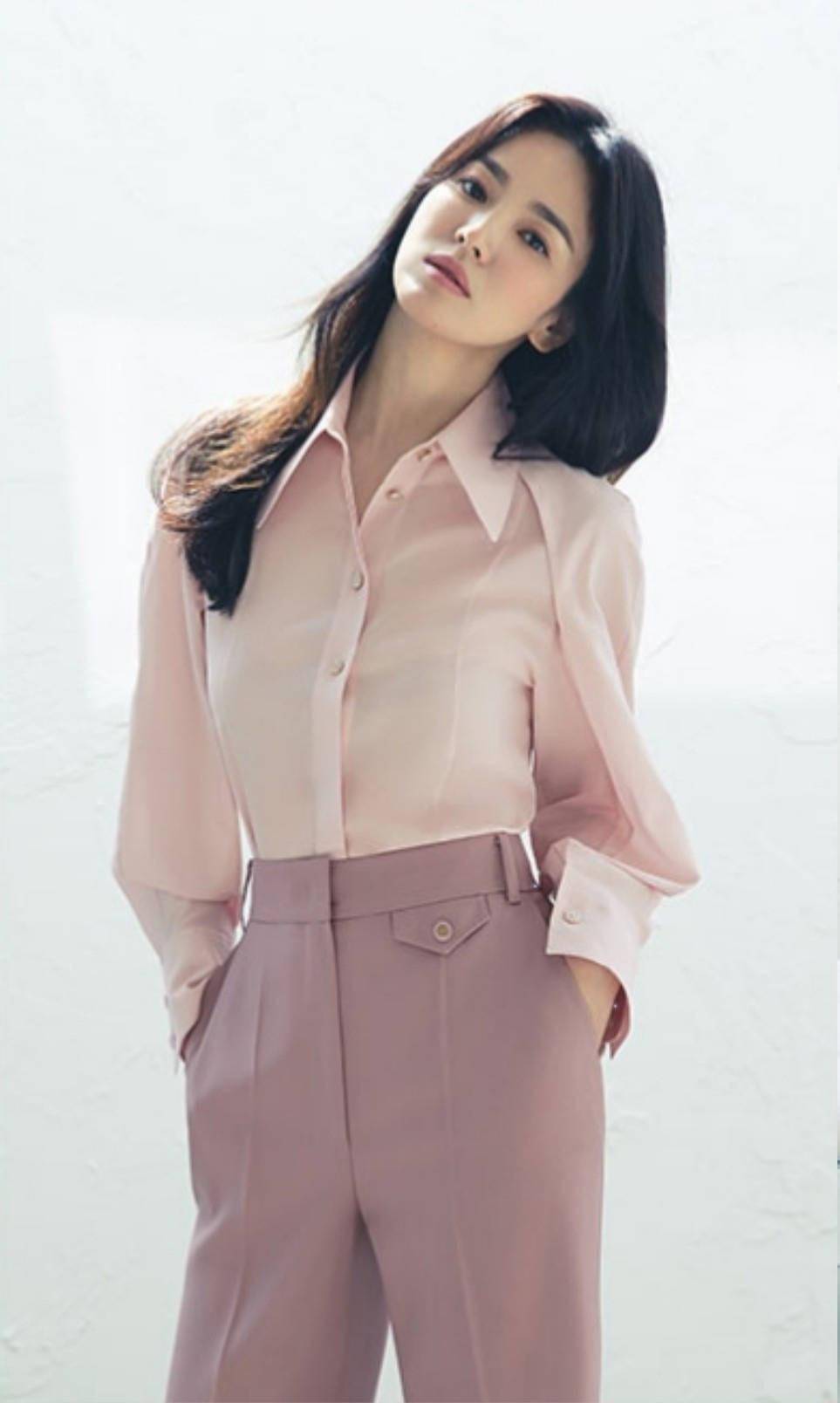 宋慧乔视频截图曝光黑长直发型妆容精致展现二十年如一日美貌