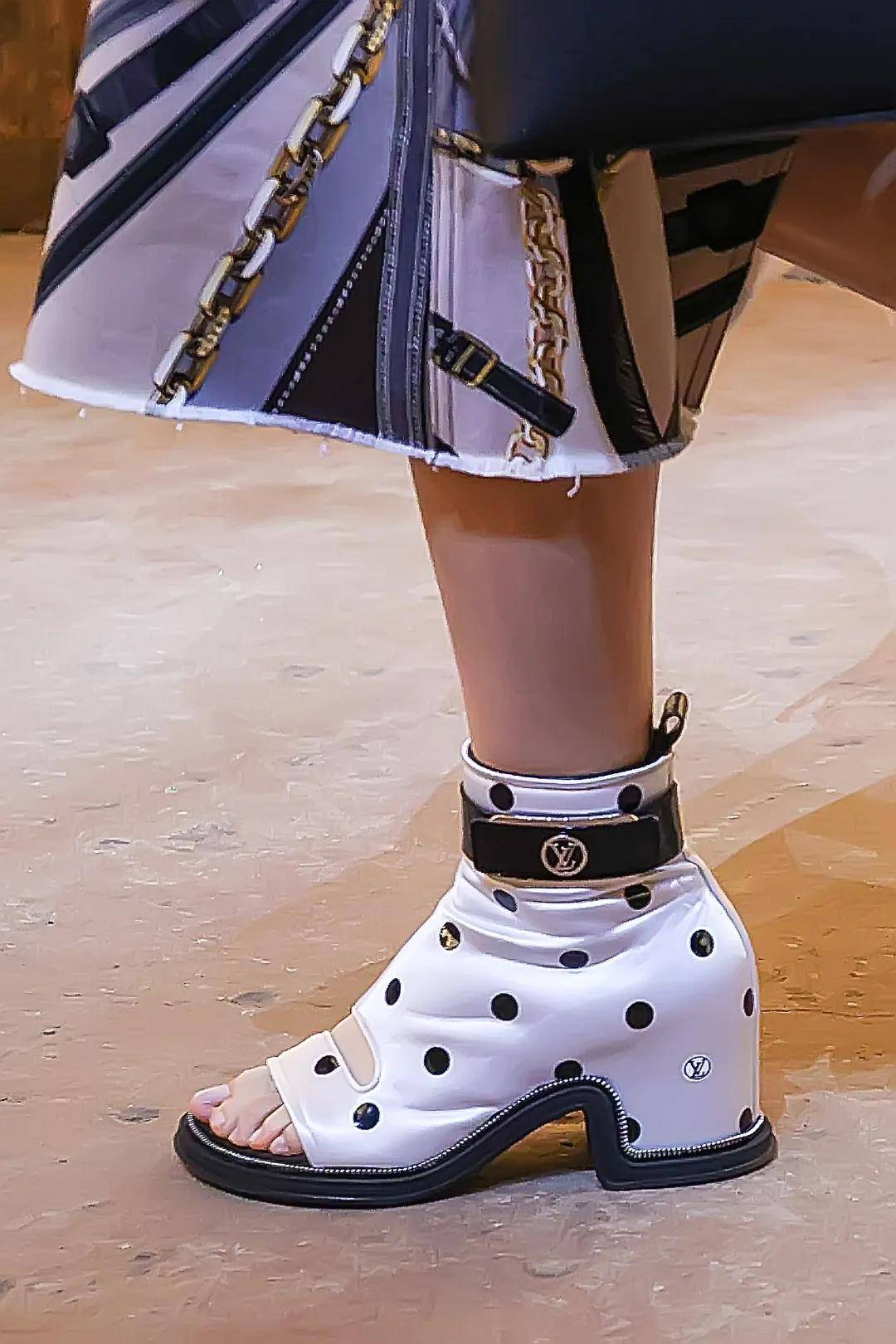 Vuitton 路易威登运1200盏华灯来上海办舞会,章子怡刘嘉玲舒淇全来了!