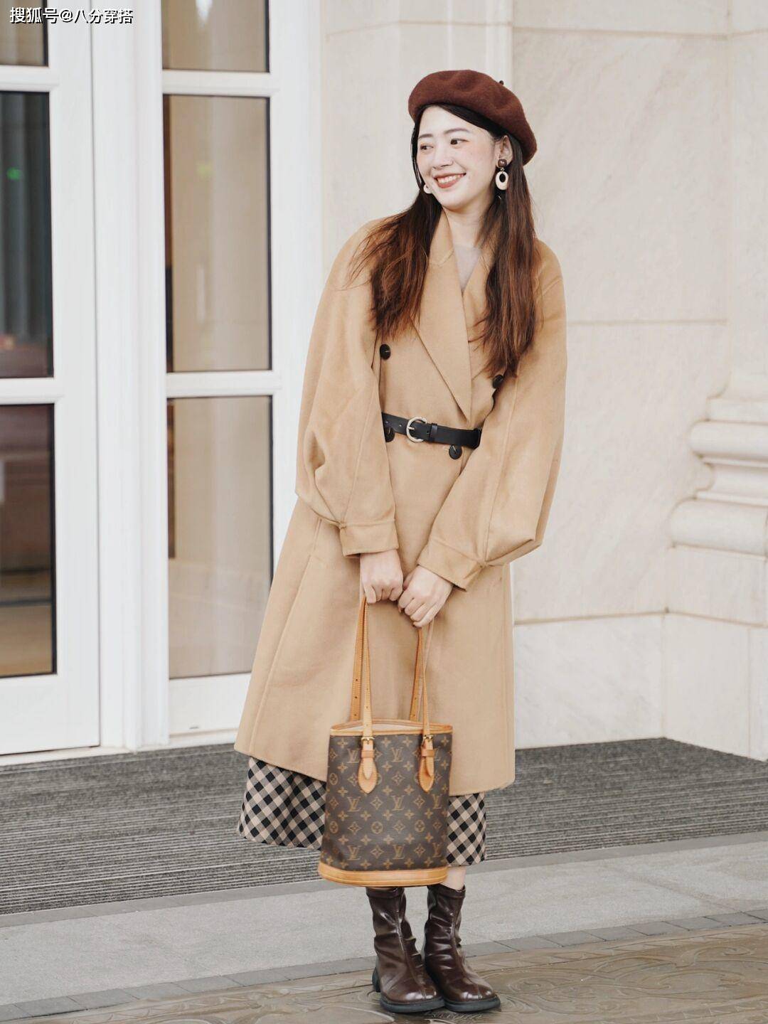 黑色 冬天穿大衣最好选这几个颜色，温柔显白不挑人，黑黄皮也能驾驭