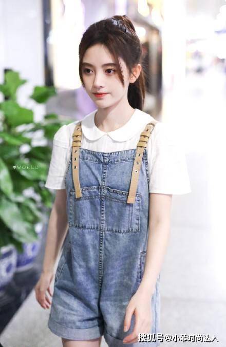 鞠婧祎 25岁鞠婧祎不扮成熟不装嫩，穿背带裤清新活力，这是真正的少女感