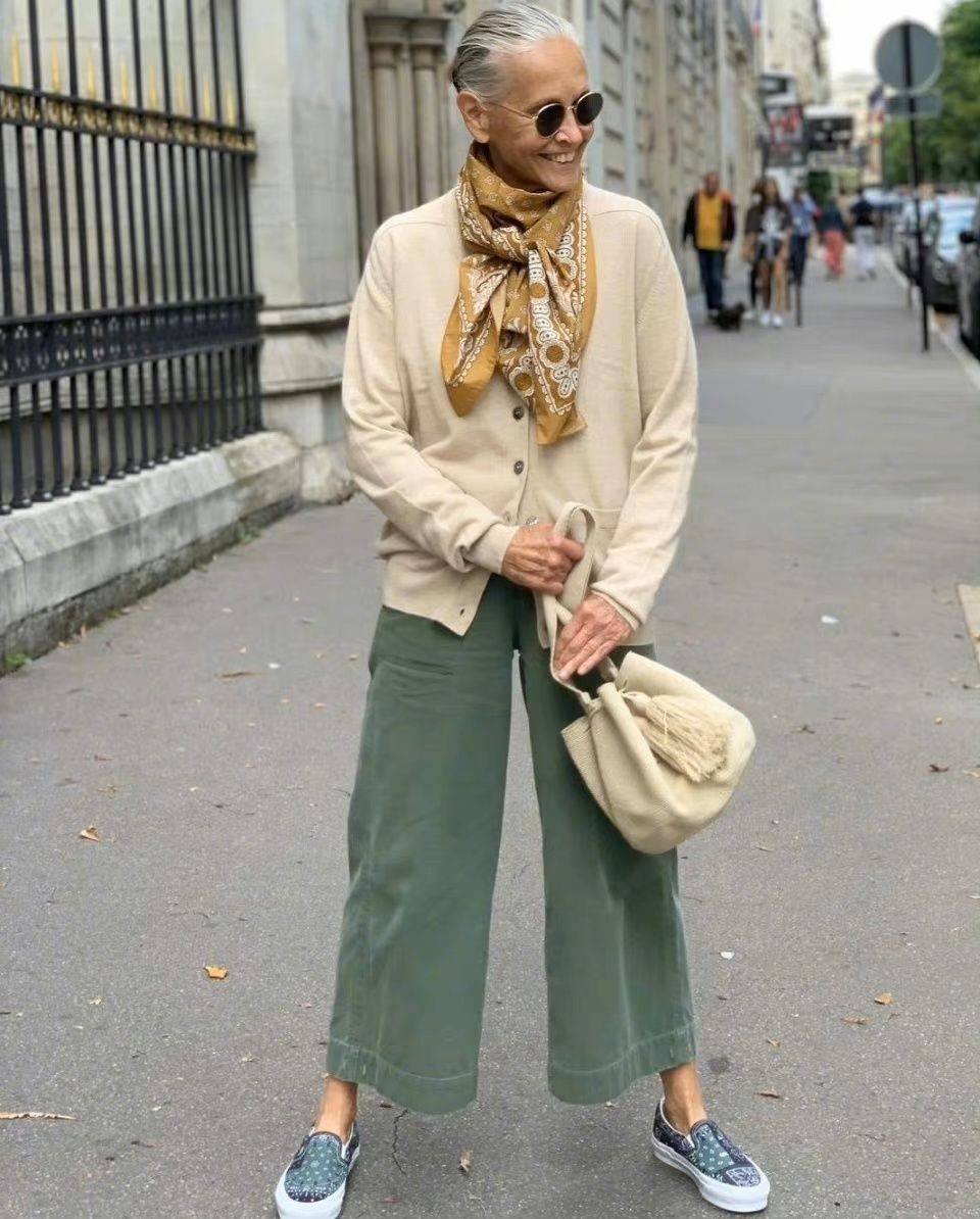 配饰 冬季精致女人，离不开这种配饰，这样搭配每一种造型都经典