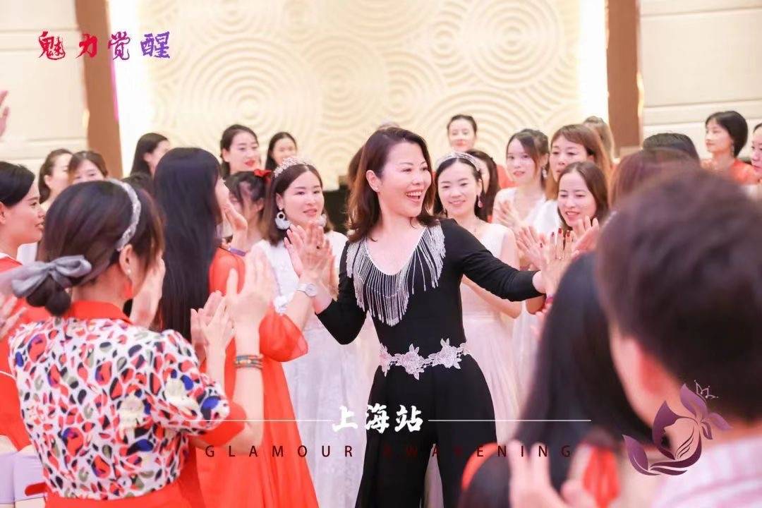 人群幸福演绎魅力觉醒课堂，让你成为优雅女人