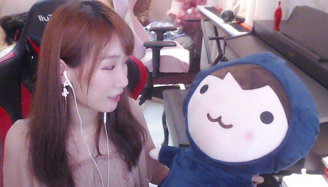 你们是第一天认识我吗?主播老放屁男孩了呀……"关注了"the inte