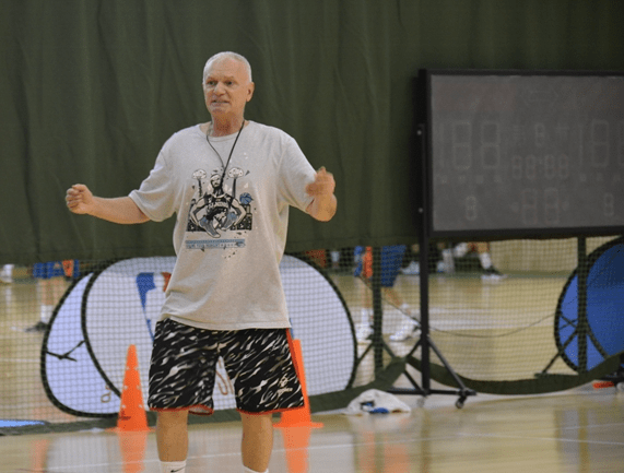 功勋老臣重返山东男篮 出任教练辅佐徐长锁?_莱登