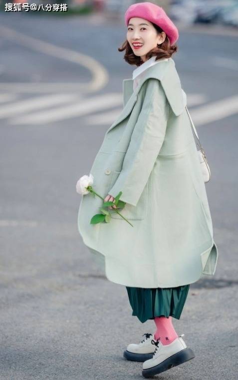 短袜 今年流行这几款半身裙,优雅温柔又百搭,照着穿准没错