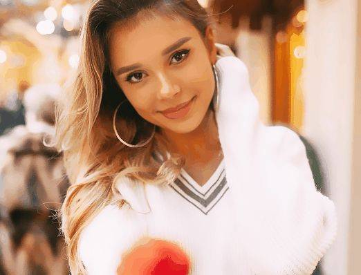 文化 皮特大闺女希洛惊艳红毯,穿印花礼服挺美,脸型就是“复合体”