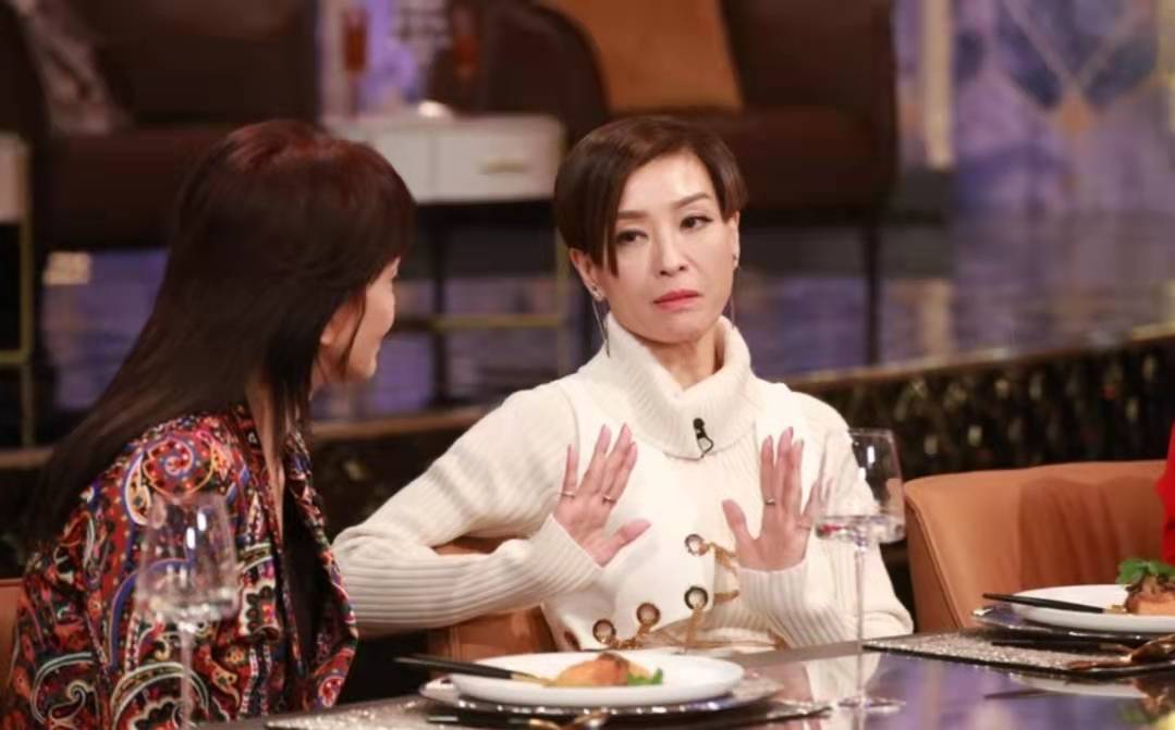 難過！TVB知名女星幕前罕見談及亡母，傷感痛哭：接受不了媽媽離開 娛樂八卦吃瓜 第7张