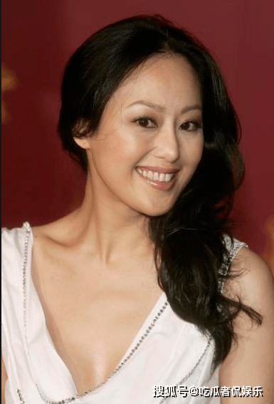 章小蕙出生在寸金寸土的香港,家境殷实从小就衣食无忧.