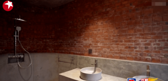 网友花132w买了个旱厕，难怪这档综艺被全网骂退钱！