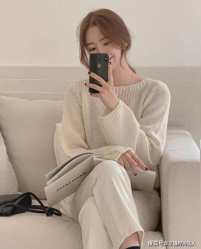 毛衣 牛仔外套也是最常见的短外套,休闲又时髦的造型还有不错的减龄效果