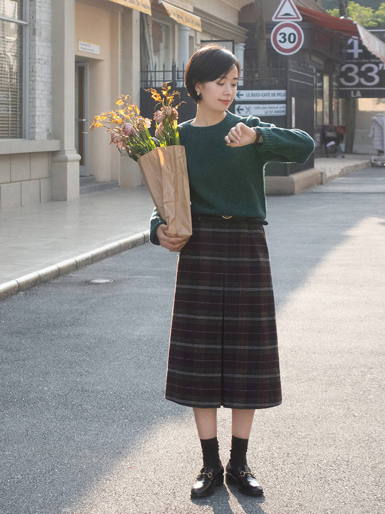 黑色 秋天也可以穿上优雅的半身裙哦,感觉来学习穿搭吧!