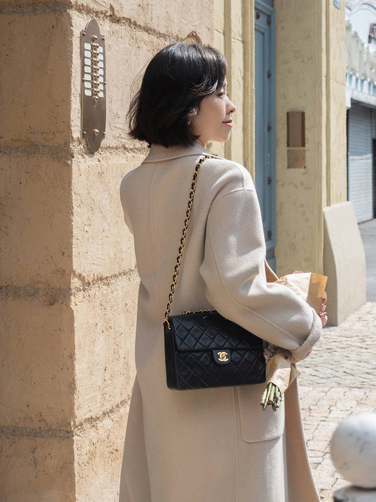 整体 这才是真正冬季穿搭指南,大衣搭配半身裙高级洋气,温柔又优雅