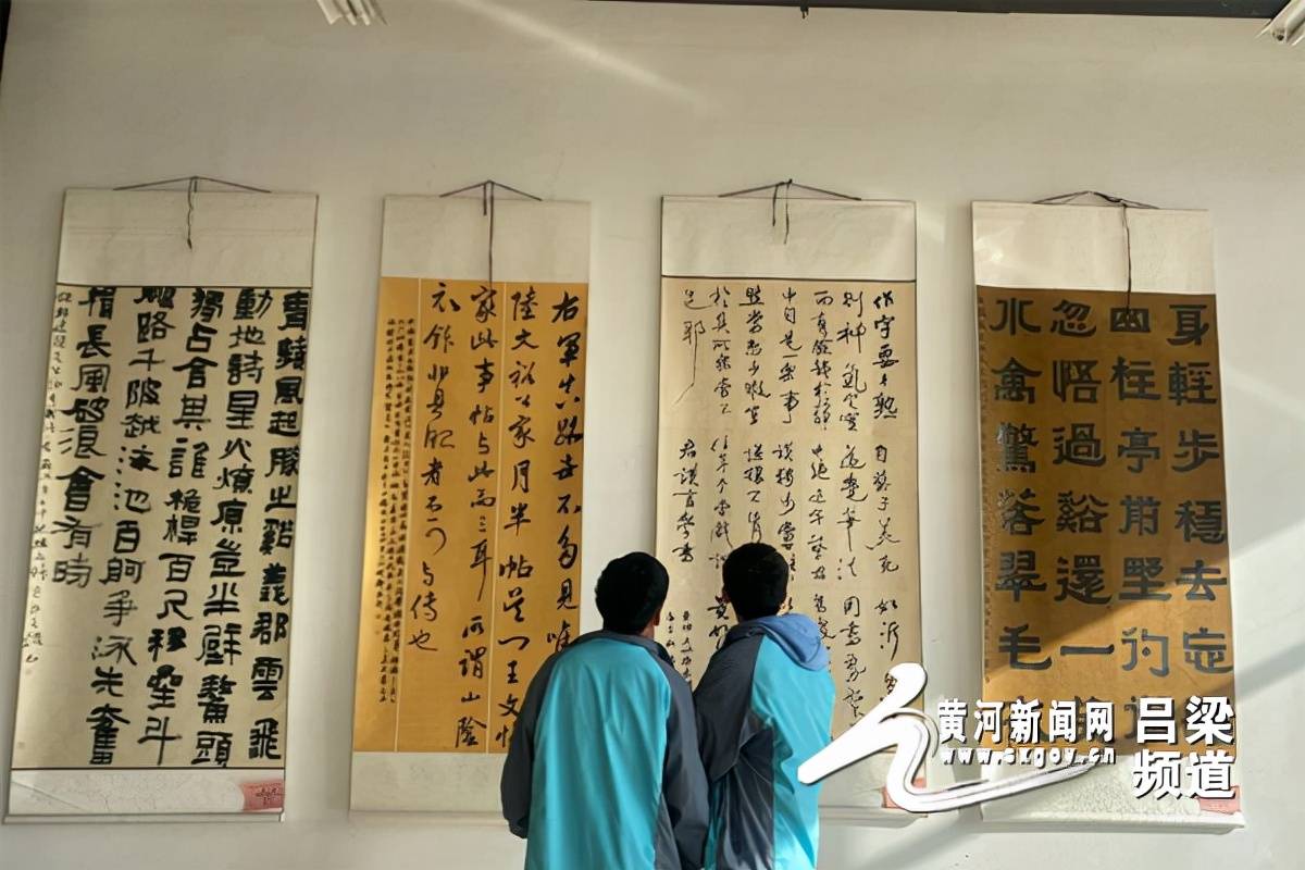 山西|吕梁市青年精品书法展在山西徐特立高级职业中学举行展览