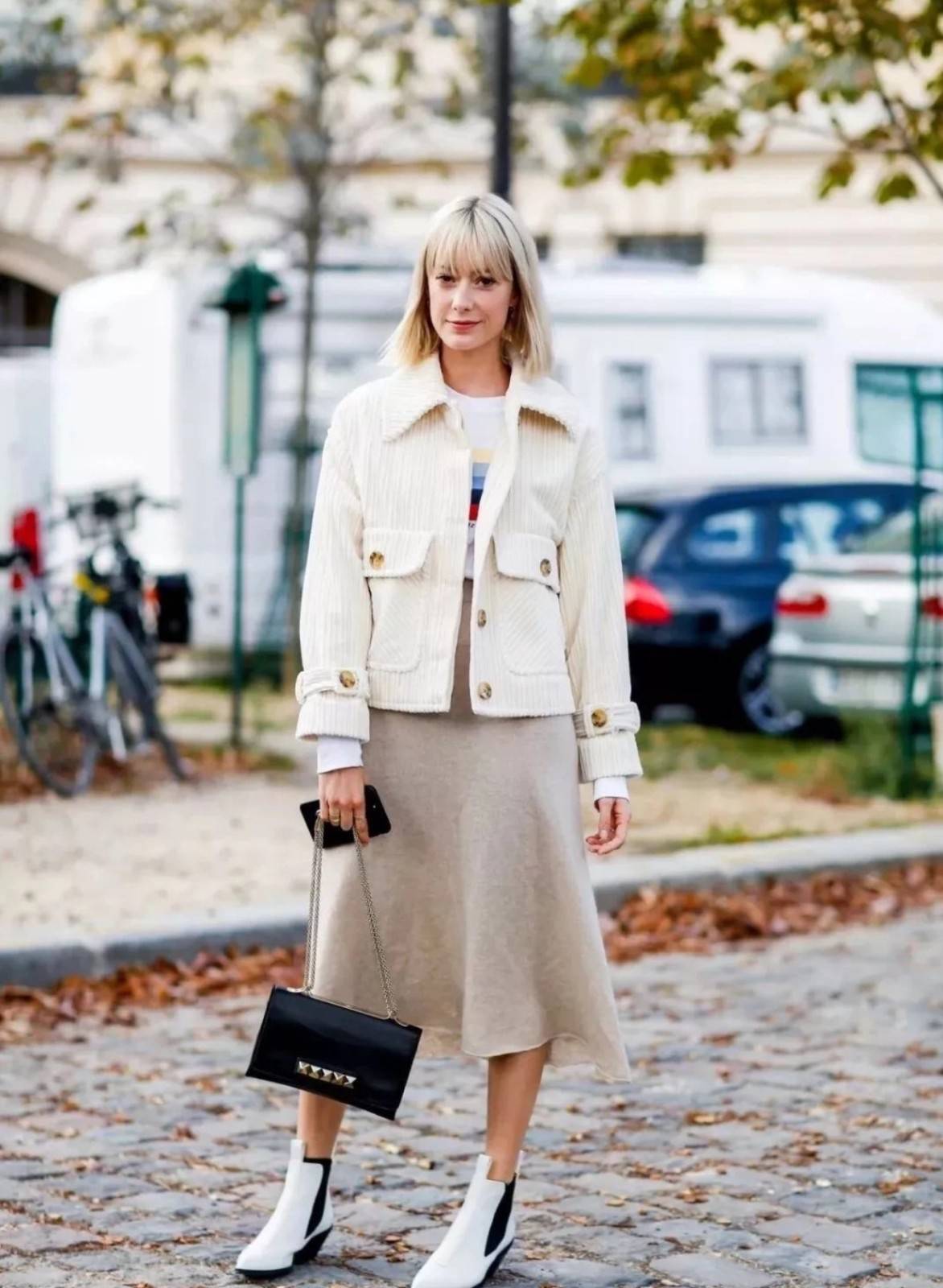 式样 温柔的冬季少不了“燕麦色”，优雅高级又大方，谁穿谁精致