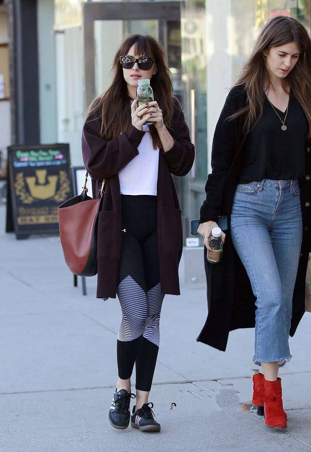 卫衣 收起你的打底裤！今年冬天的“裤王”是它，显瘦保暖还能显腿长