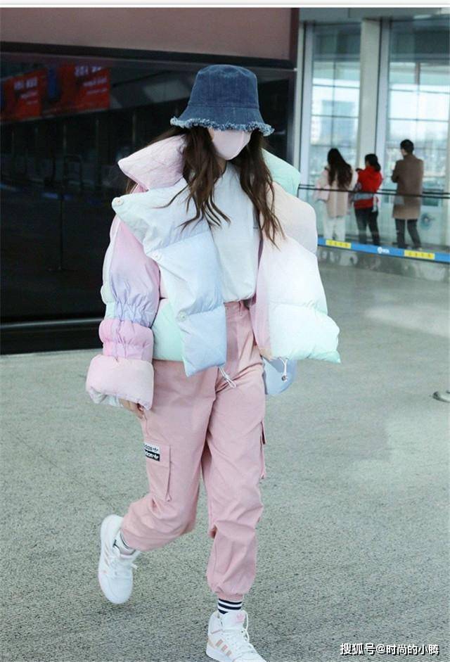 下半身 穿羽绒服时尽量别配打底裤!今年杨紫杨颖都在这样穿,这也太潮了