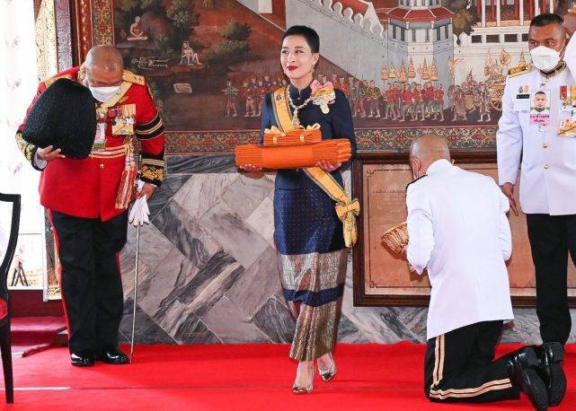 发型 泰王大公主罕见穿军装亮相！又美又飒比苏提达还霸气，贵妃也输了
