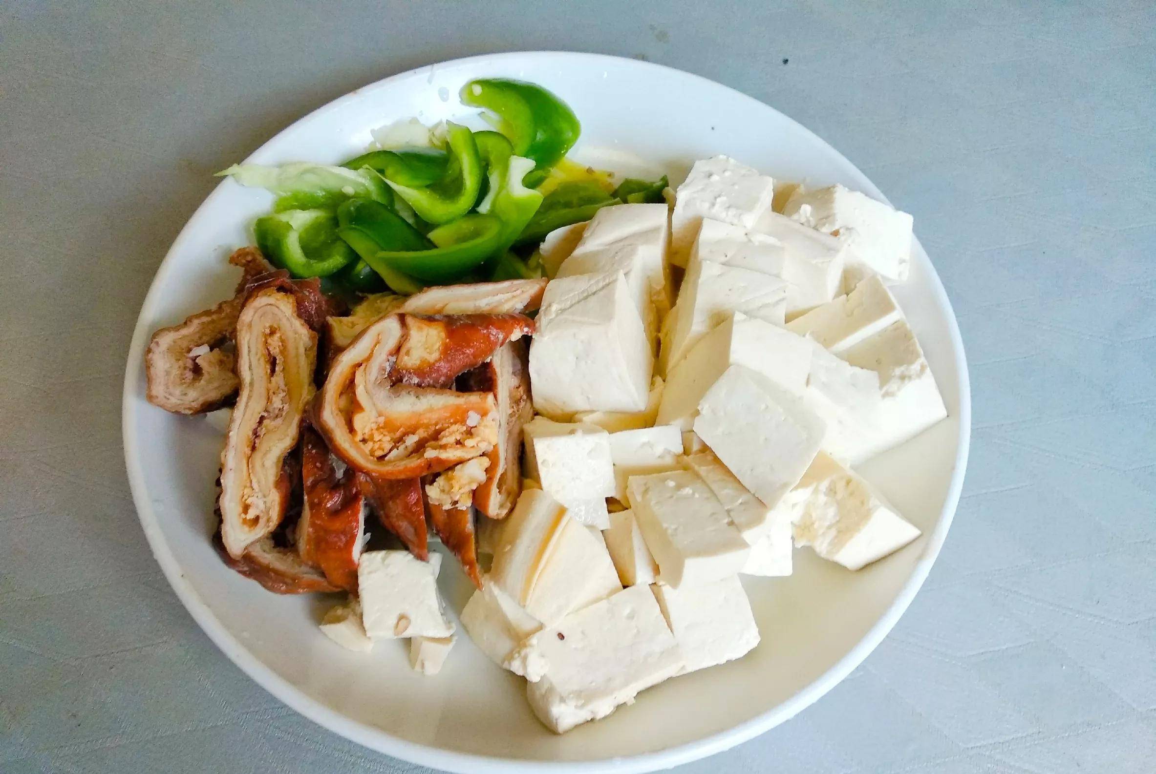 肥肠配什么配菜 e9aeba6fe73c412c8c68cd8d5ead9dd8.jpeg