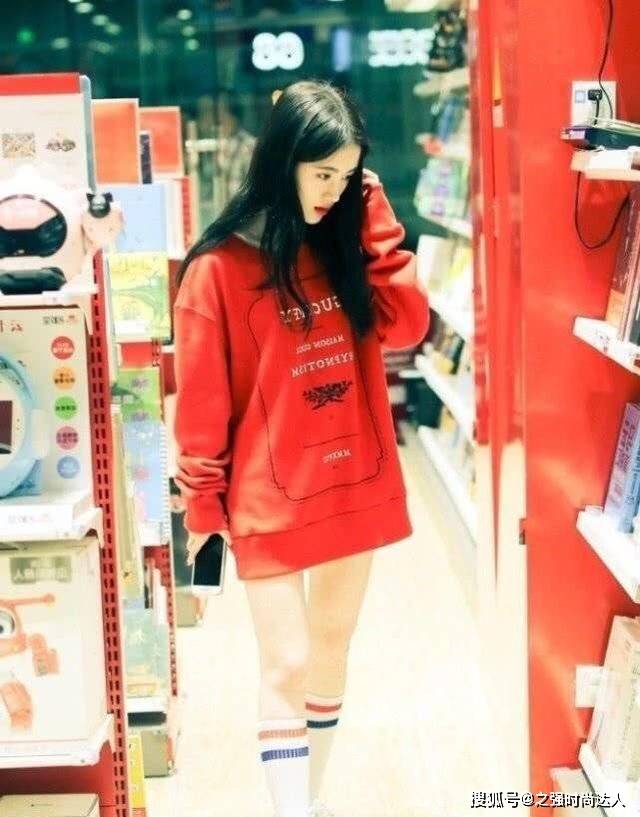 黑色 卫衣的时尚穿搭方法