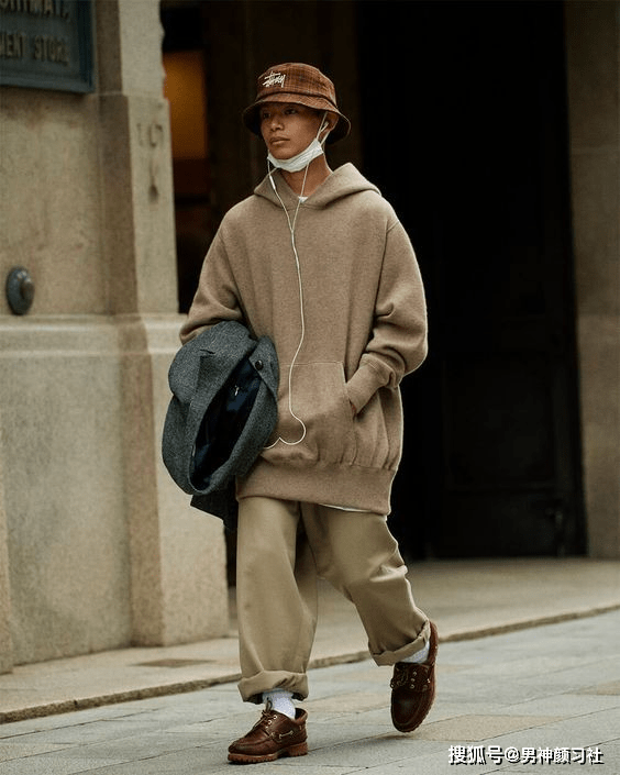 卫衣 卫衣这种万金油款都能穿得这么丑，那肯定是因为裤子