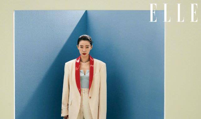 职场 张小斐职场造型太开挂!穿西装演绎女总裁范,整个人气场变化太大