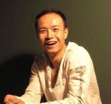 乐嘉|鸡汤导师乐嘉：节目上喝酒，想强吻谢娜，46岁的他如今怎么样了？