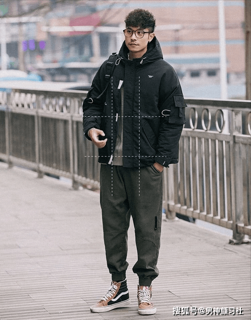 卫衣 卫衣这种万金油款都能穿得这么丑，那肯定是因为裤子