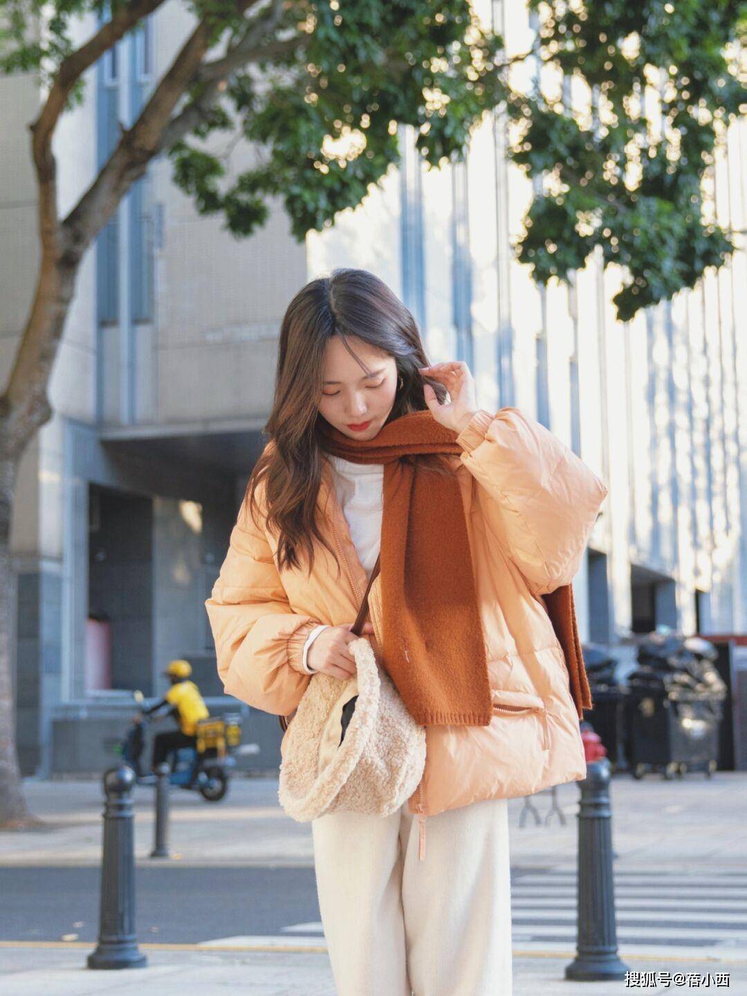 颜色 女人无论年纪多大,穿“羽绒服”都能时髦洋气,跟博主照穿就行