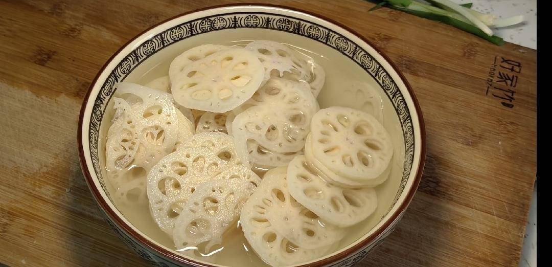 藕片怎么炒不变黑还脆 a06ea5f8fcbe4ad3ab327a13642e0e81.jpeg