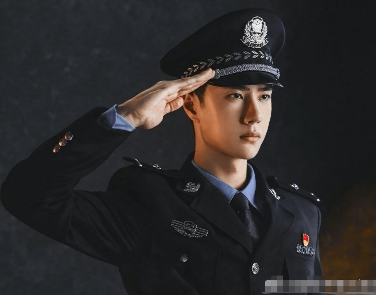 一身 军装真的很抬气质!躲过了李易峰和白敬亭,却被龚俊的军装帅到了
