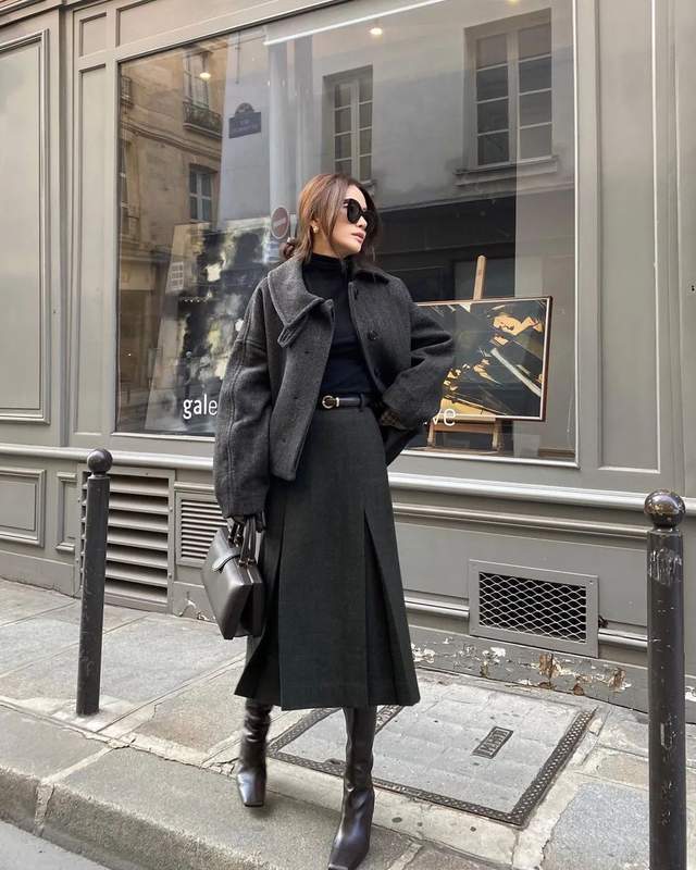 韩系 黑色高领针织衫+羽绒服