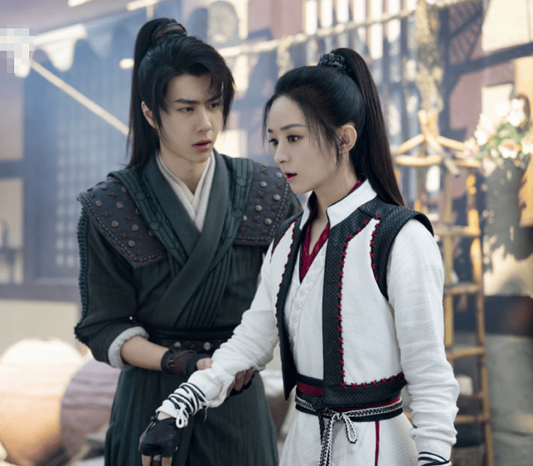 显得|《有翡》：王一博老年装造型上线，第一次被老爷爷给帅到了！