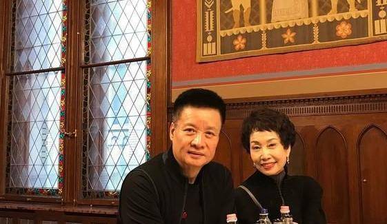 阎维文 星光大道总决赛后台曝光，阎维文杨洪基显年轻，于文华红唇好迷人