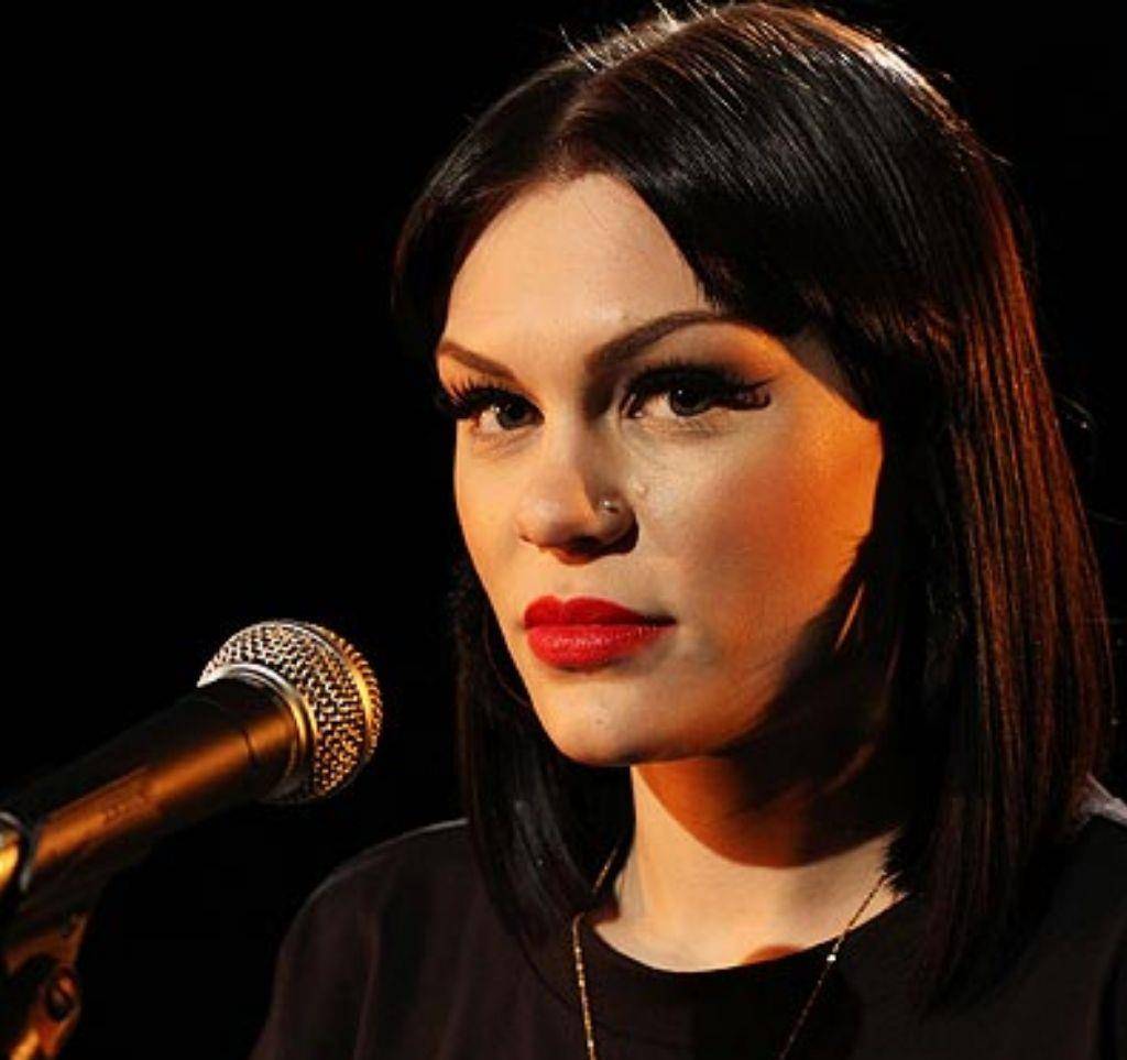 原创杰西·j演唱会现场崩溃,情绪激动,倾诉流产之痛