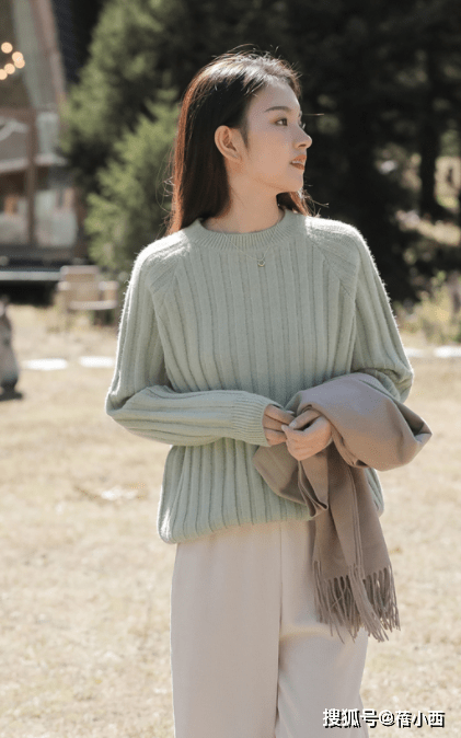 设计 冬季穿搭还是“毛衣”赢了，买基础款就够，懂搭配照样赢得好气质