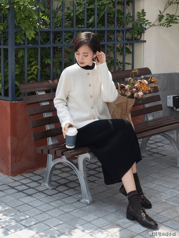 设计 冬季穿搭还是“毛衣”赢了，买基础款就够，懂搭配照样赢得好气质