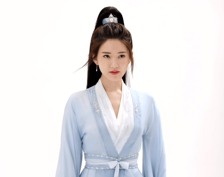 杨洋古|《且试天下》定妆照，杨洋古装高马尾帅气依旧，我却被女主美到了