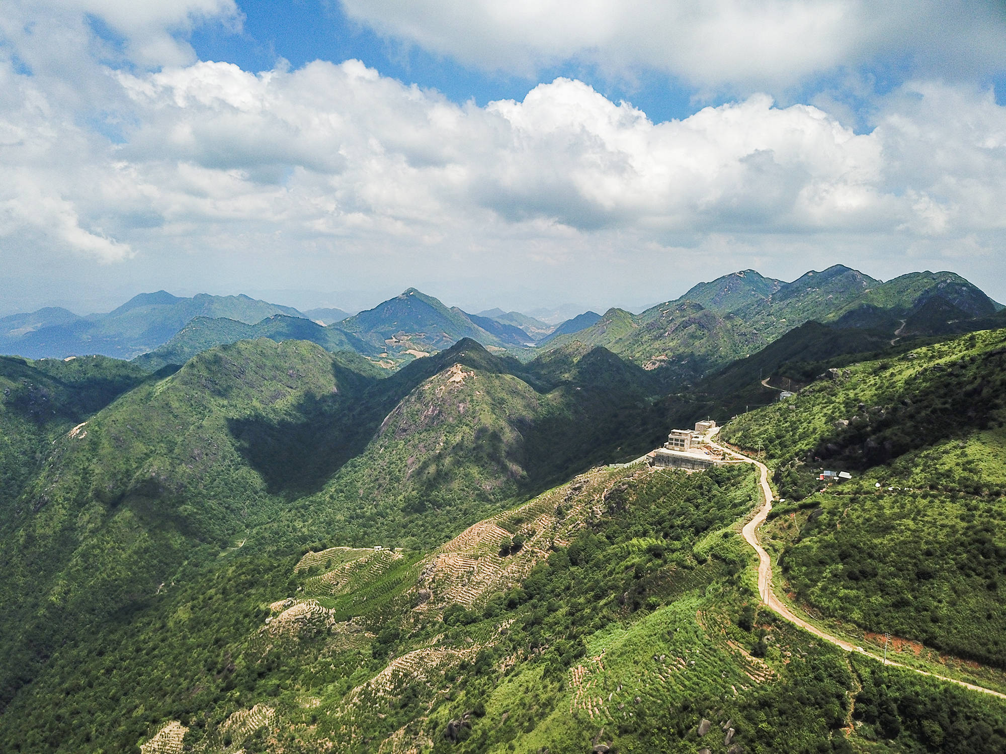 原创在广东潮州的龙脉所在地有个火山口形成的天池景美人少很不错