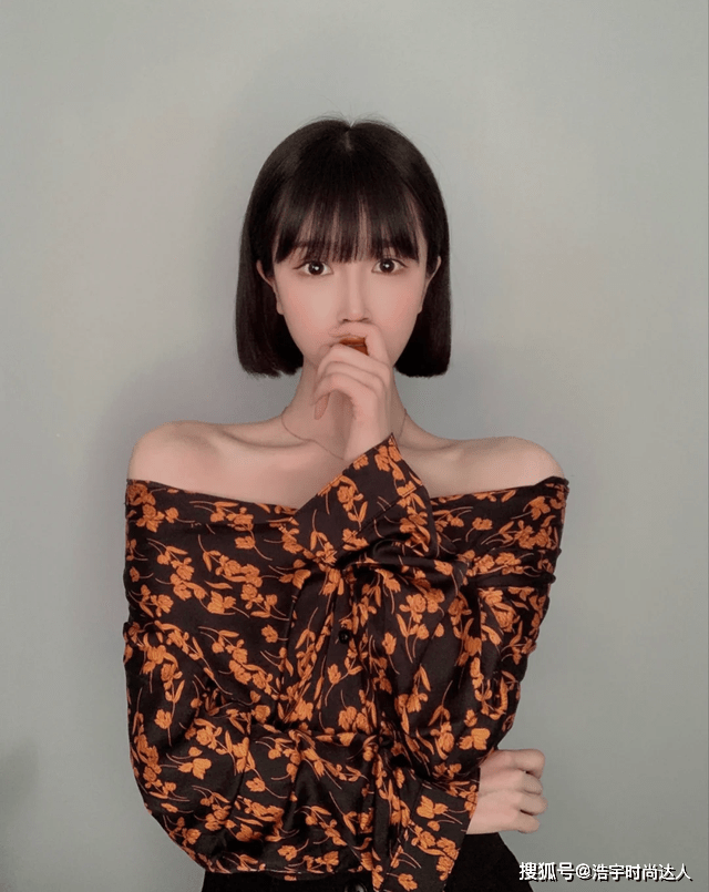 发型杨幂最新短发造型，优雅又有一丝痞气，今年这几款短发造型很流行