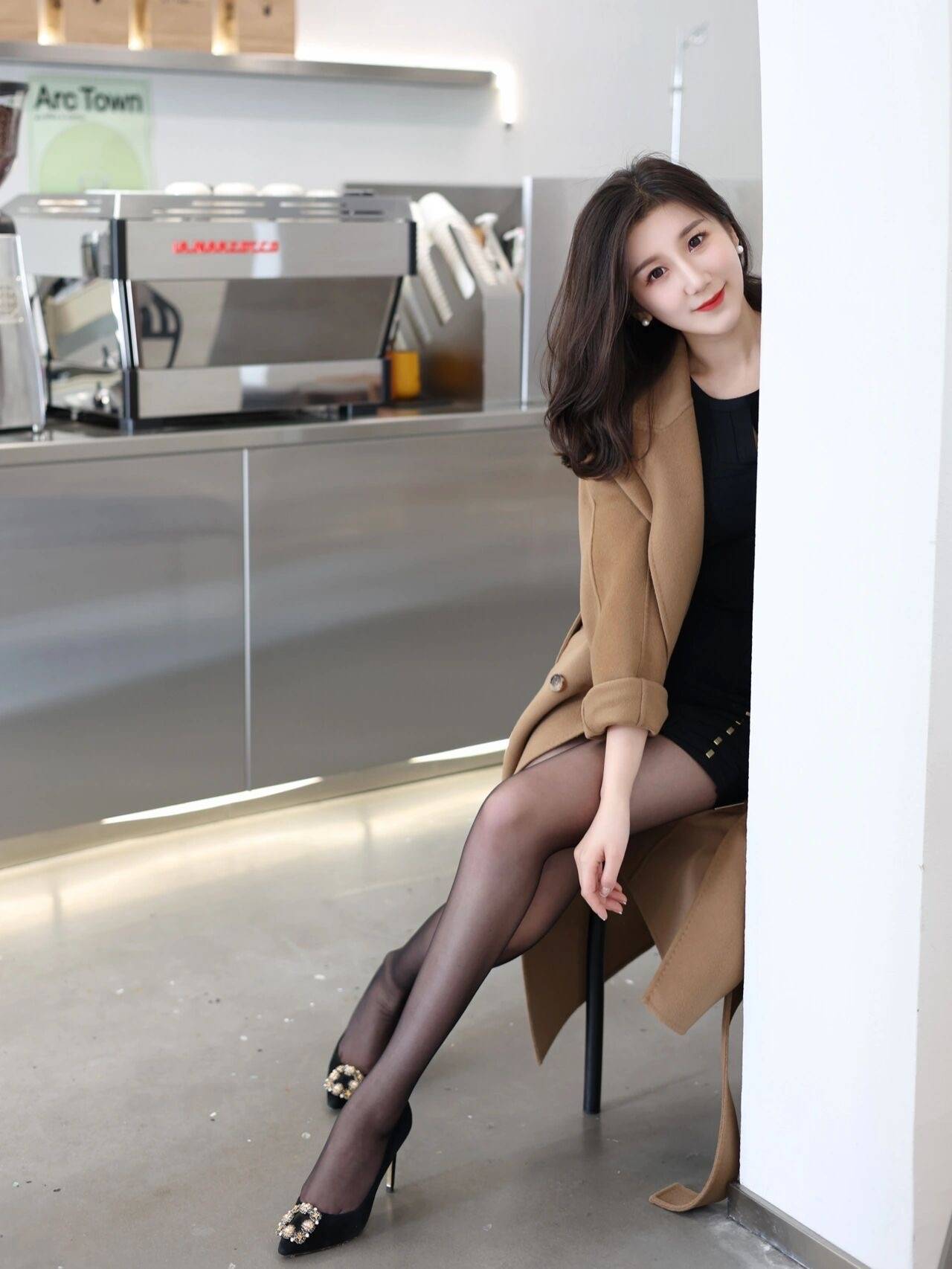 毕业卖楼被训哭保洁大姐太厉害拉我起来还卖出一套房