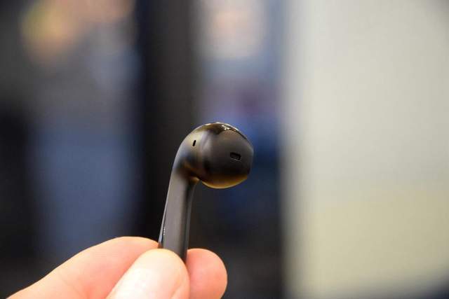 JEET ONE升级版与一代有何不同？增加无线充功能，音感提升明显