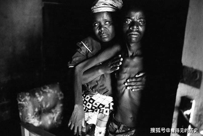 老照片非洲国家赞比亚的艾滋病病人一个个去世