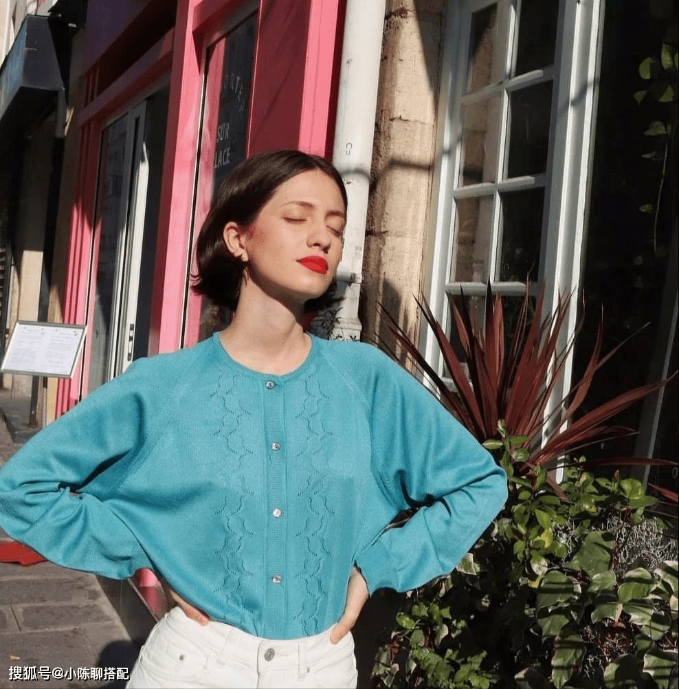 卫衣 有品位的40+女性,都在穿这“2件内搭”,微胖女性可以照着穿