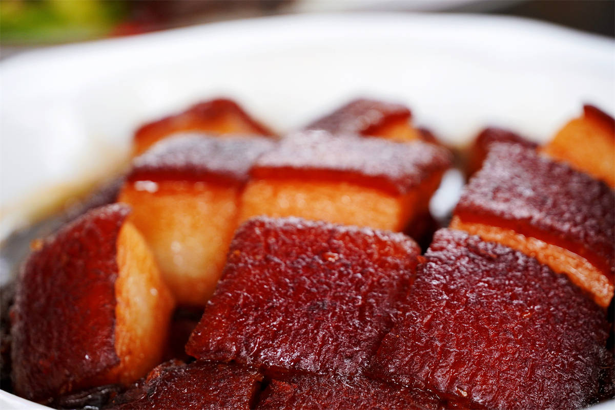 广元人都喜欢吃红烧肉，切记不要直接下锅炖，这样做香而不腻！