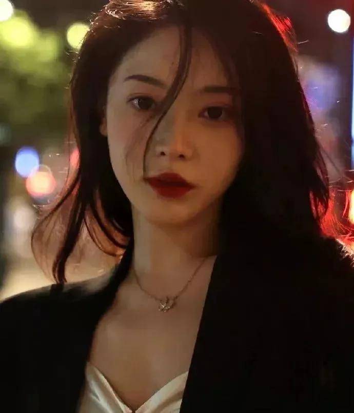 因为她是如何从万人骂的老巫婆变美学界整形模版的？